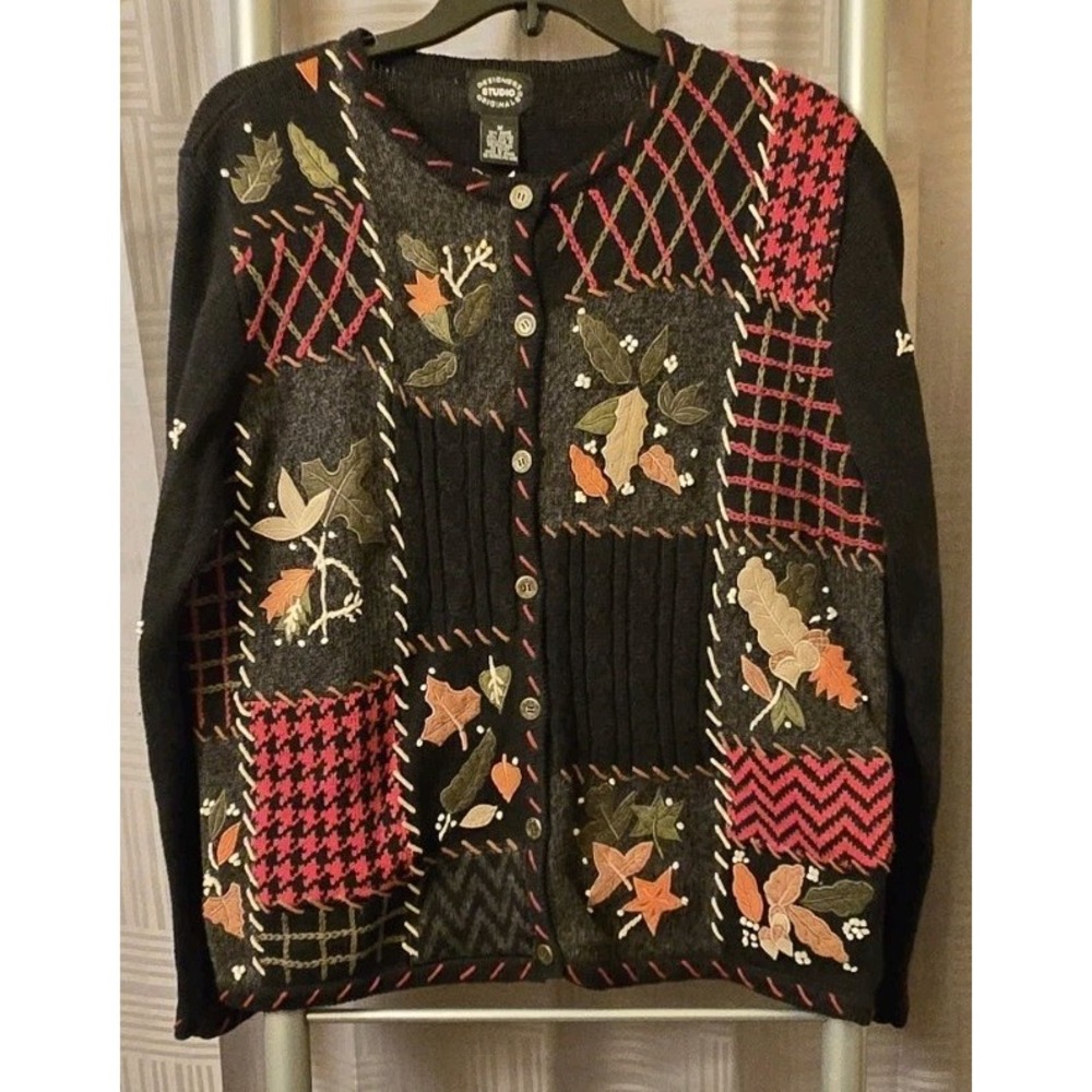 Designers Originals Studio Black Autumn Themed Sweater Medium Leaves Acorns